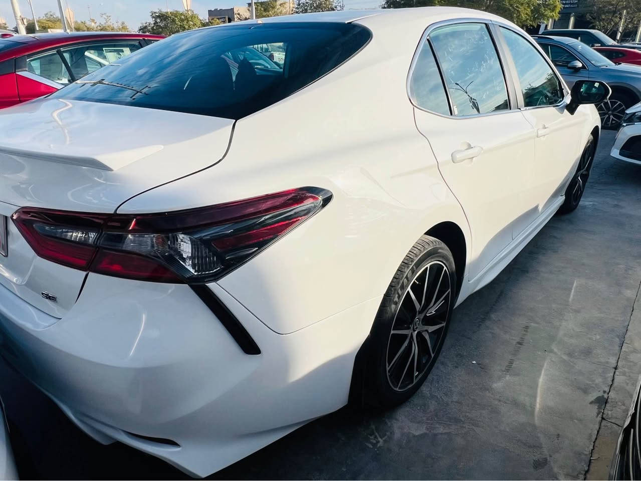 السلام عليكم 
للبيع تويوتا كامري 2024 SE 
موصفات SE المعروفه بلاضافة آلى تدفئه بلكشنات مع استيرن تدفئه
الظرر موضح بلصور جاملخ السكن والباب بينهن صبغ وصور حادث مرفقه ايرباك فقط التكمة طرف سكن طاك  بدون دواخل بدون اي شي بجم كبس دعامية وحتى لايتات كلها ع بلادي 
رقم كاتي يترقم شمالي 
السعر 215 $ 
للاستفسار اتصل *********** كركوك, العراق
