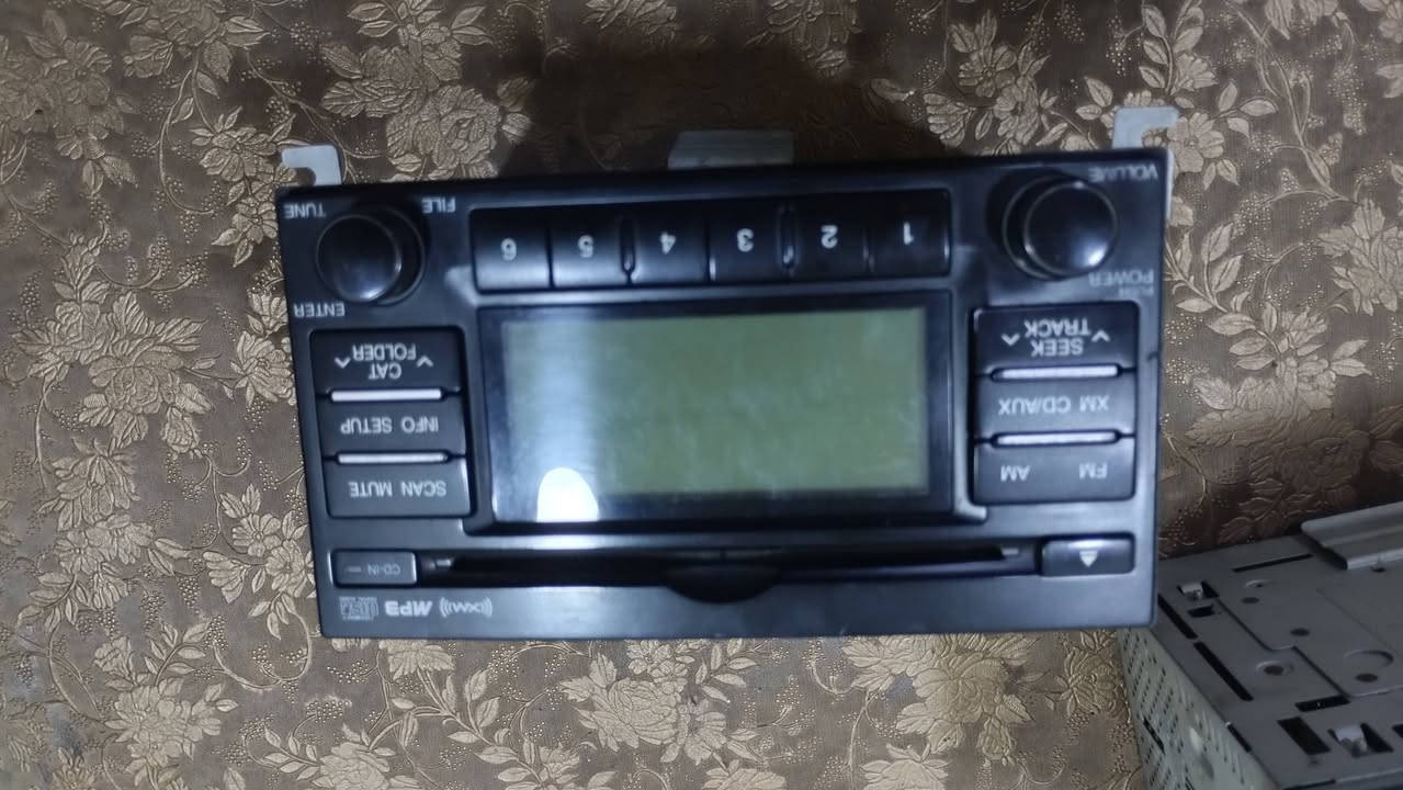 مسجل كيا ريو للبيع واحد شغال شاشة حمرا وثاني بي عطل ***********
