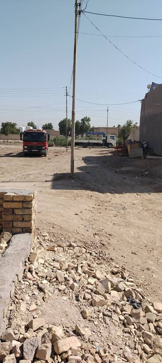 بيت زراعي للبيع مساحته 150م النزال 20والعرض 7/5يحتوي على طابقين فيه اربع غرف وصالتان ومطبخ واستقبال وصحيات سند 25طابو ملك يقع في حي لازم مقابيل اسالة الماء توجد كافة الخدمات فقط تبليط بعده للاستفسار الإتصال ***********
