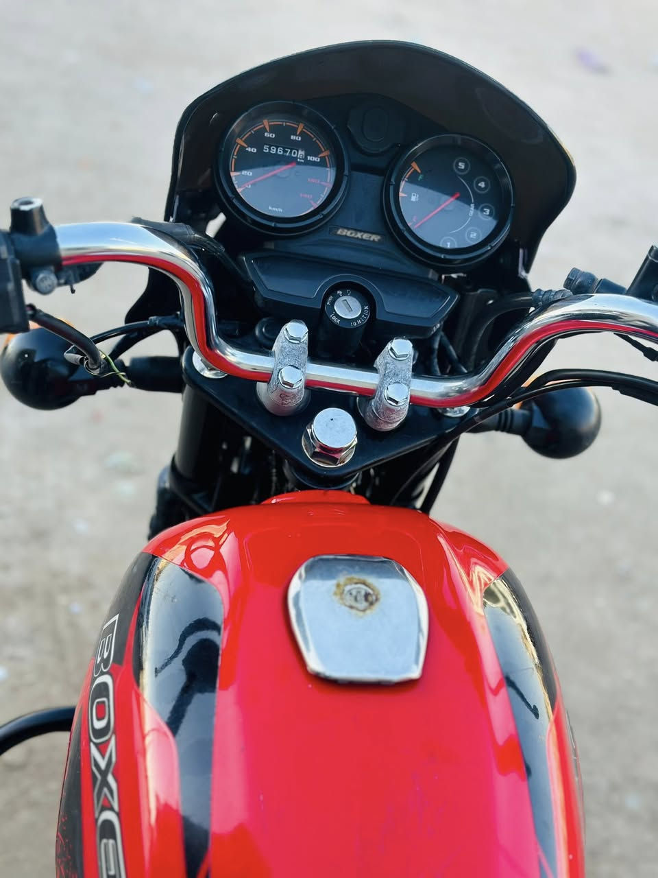 السلام عليكم
دراجه لبيع بوكسر موديل 2023 أوراق بسمي  دراجه جديده  بس بيه شويت شقلات   بس ربل ولف  كايم  رادله ربل ولف.  لدراجه بس إذا بأرده دخن  وديته كالو ربل ولف    السعر 1400 وبيه مجال هاتف ***********
