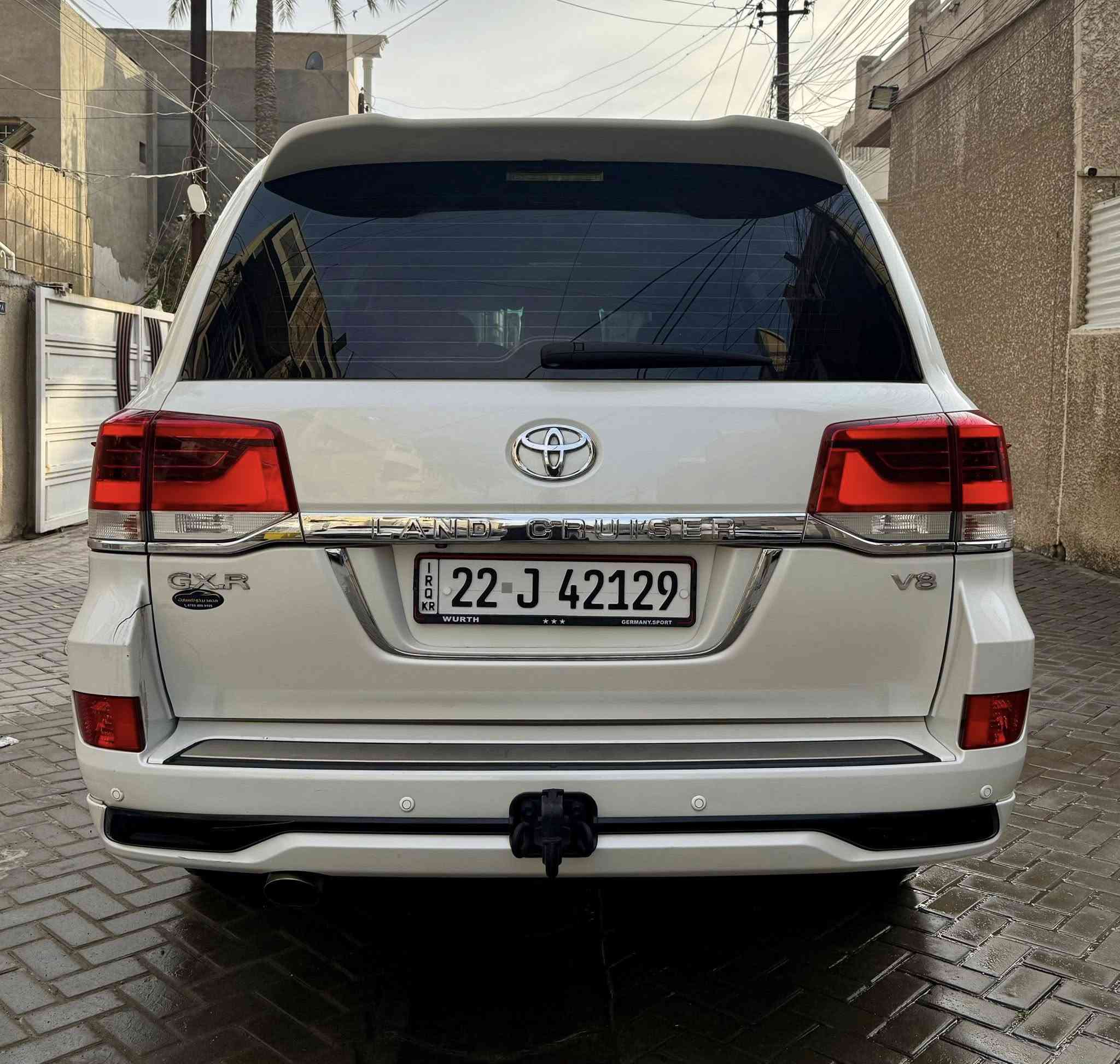 السلام عليكم لاندكروز 2016محرك 8 سلندر 4600 المرغوب مكفولة من الحادث وصبغ وضربة بيها مكانين بارد رصعة بسيط جداً سيارة نضيفة رقم اربيل مكانها بغداد رقمي ***********
