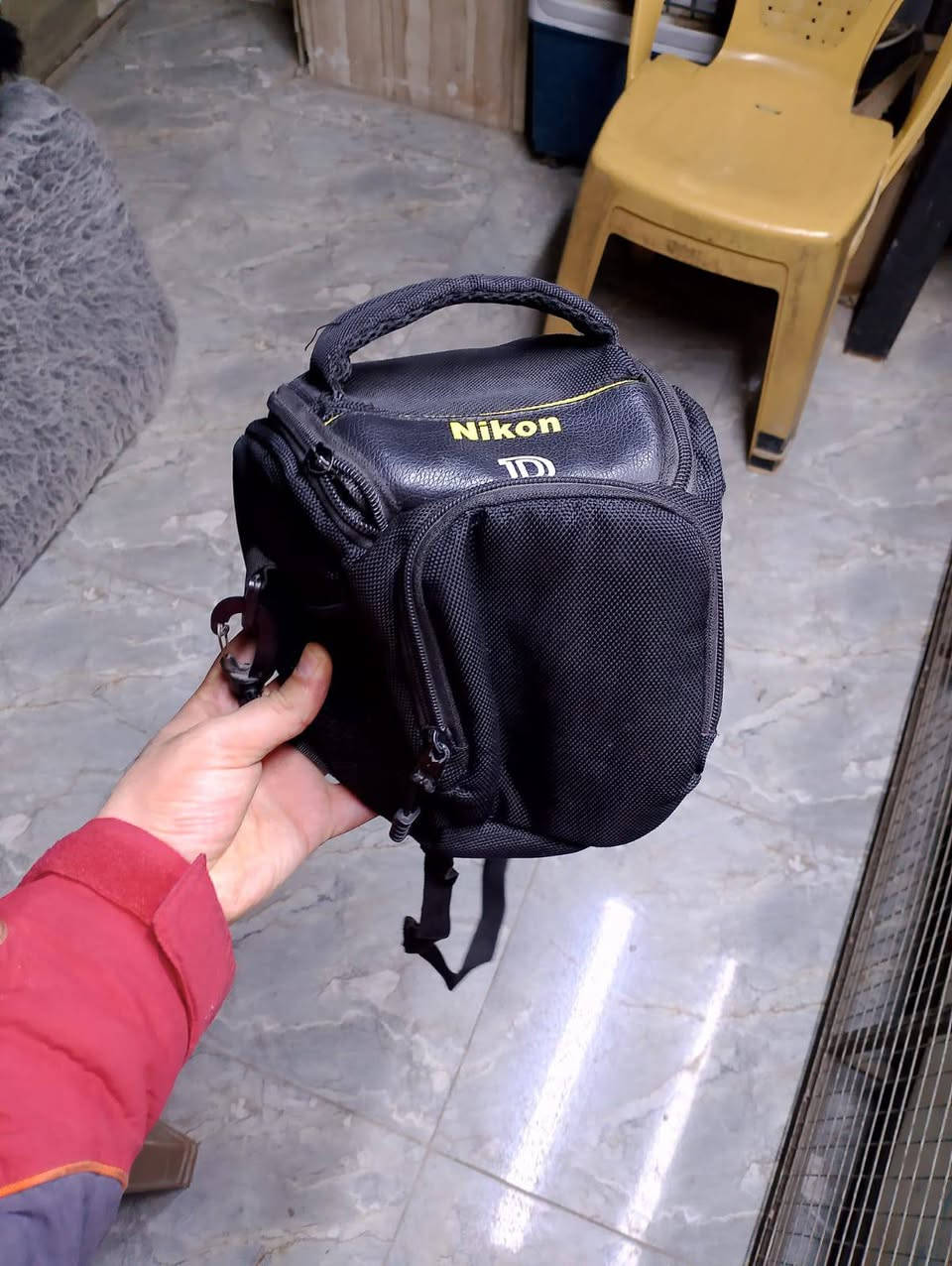 للبيع او مراوس بأيباد 
كامرة نيكون 3200 ، عداد الشتر 18,000 ، كامره استعمال شخصي ونظيفة ، مع زومها الاصلي 18_55 وزوم اضافي 70_300 ، وشاحنتهه ورام ذاكرة 16گيگا ، وجنطة .
السعر 450 الف ، مكاني بغداد الشعب نظيفه أمانة الله و رسوله


**إذا كنت صاحب هذا الإعلان وتريد حذفه لأي سبب، رجاءا أرسل رسالة إلى الدعم الفني**