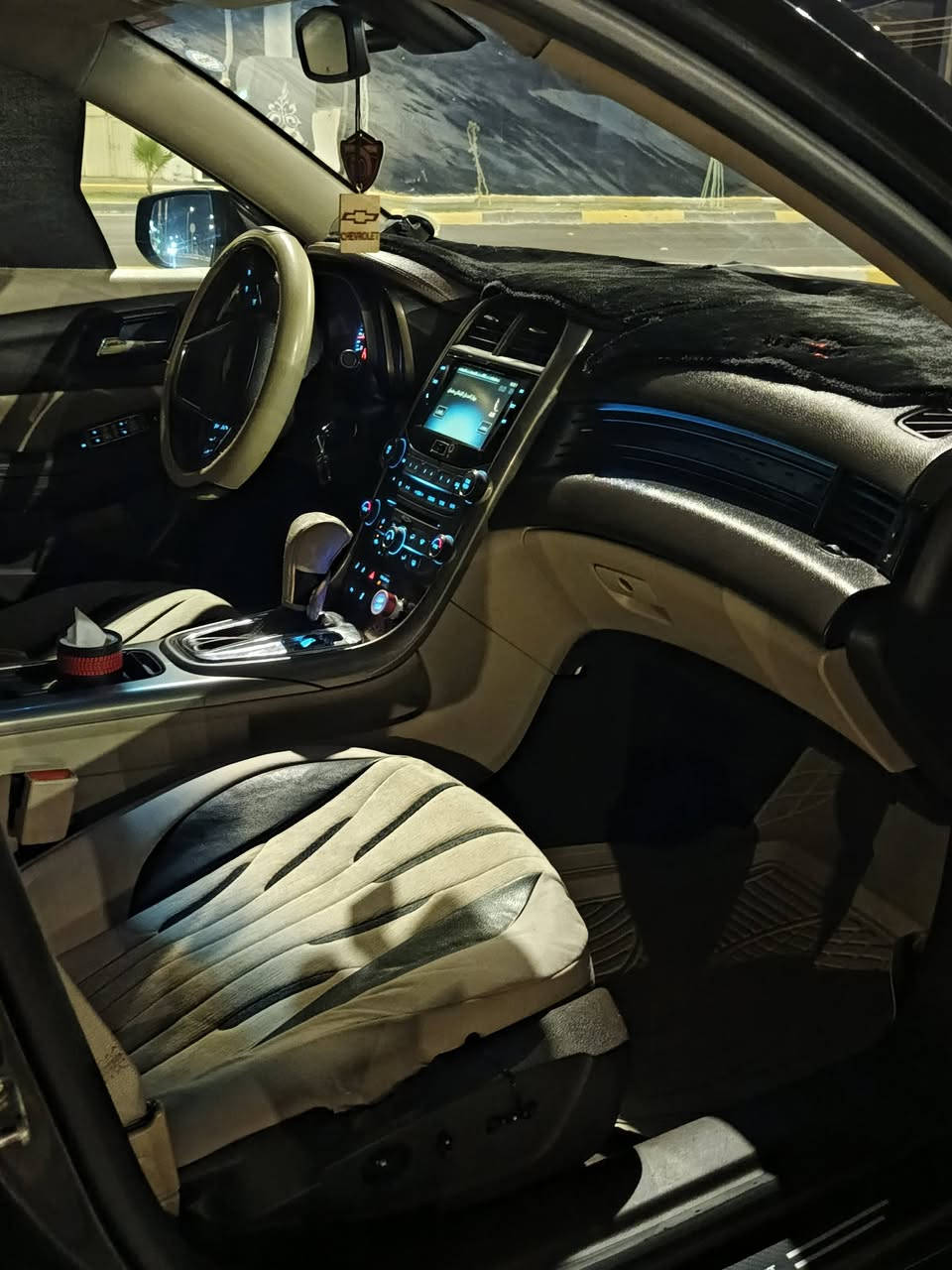 السلام عليكم
سعر 100
خليجي 

ماليبو 2013 ltz 
فتحة+ تحكم كشنات كهرباء + تبربد وتدفئة مناخين 

فقط دعامية مصبوغه 

حداديه كاملة مبدلة امامي وخلفي قبل شهر 

عليها عدسات لد كلش قوي 

دهن الكير مبدل امزويل كلف 250 الف تقريبا من الحسام 

دهن المكينه كلة اكسادو بلاك ادشن من الحسام اللتر ب22

بيها كامرة مال حوادث + داتا شو عرض اعطال + بردات تعتيم 100% كويتي  

السيارة باسمي رقم سليمانية 

مكانها كربلاء 

*********** واتساب
