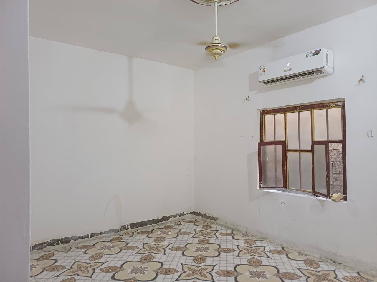 @إشارة 
سلام عليكم بيت بحي لمنتظر كامل مكمل بيت يتكون من ثلاث قرف نوم وصاله ومطبخ ودوانه بيت بناء جديد بشارع لحسينيه مال حي المنتظر ***********
