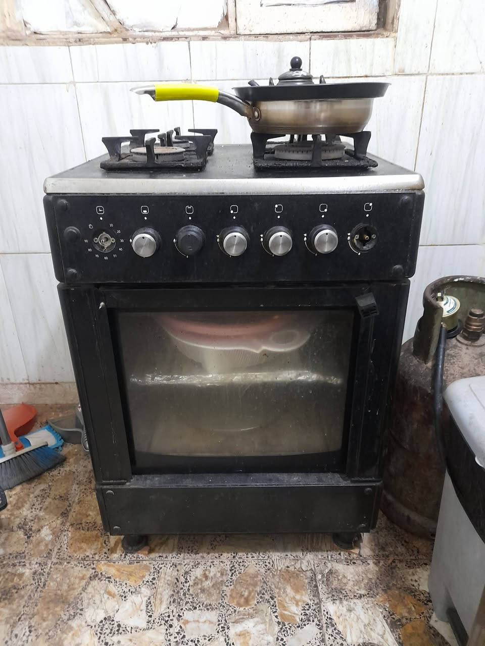 السلام عليكم اغراض للبيع مال بيت مو مال سوق كشي بسعره الدوشك نفرين ابو الظغط ضمان خمس سنوات 150 ألف الثلاجه قفل 100 نوعيه كونكورد الغساله 70 شغاله عل الفحص الطباخ 70 شغال ميز بلازمه 25 بلازمه نوعيه شينوك حجم 42 ب 150 دواشك جديده غير مستغدمه 2 ب 25 بطانيات ابو النفر البطانيه 10 بطانيه نفرين وزن 7 كغم 35 كنتور 2 باب جديد 150 / لايوجد واتس اتصال فقط *********** / الي يريد يشتري يتصل / وشكرا
