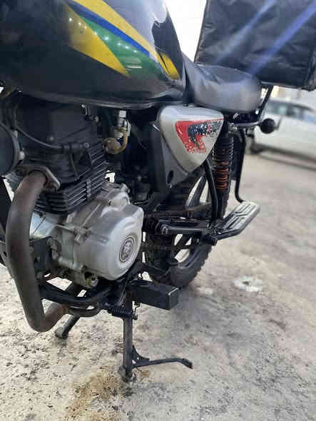 بوكسر البيع دراجه نضيفه بدون أوراق تكفلك سرقه وحلال وحرام مكينه نضيفه ما مفتوحه بس زنجيل يرادله ضب شوي دراجه خرسه رايده ب850 وبيها مجال حك جيه 
عنواني مدينه صدر 
***********
