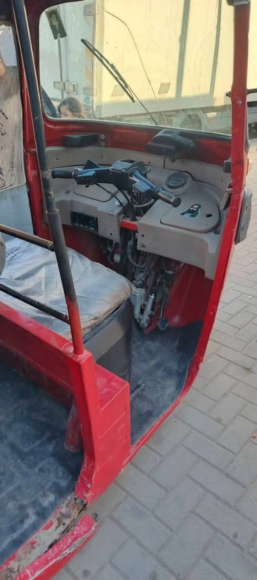 تكتك ١٧نضيفه حلوه بيه مكينه مال عشرين نضيفه رقم نكليزي تحويل ثاني يوم سعر ٤١٠٠ وبيه مجال بصيط***********بغداد مدينه الصدر
