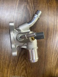 يتوفر  لدينا    كوع  c200   يتوفر  ايضاً كافة قطع غيار السيارات الامري...