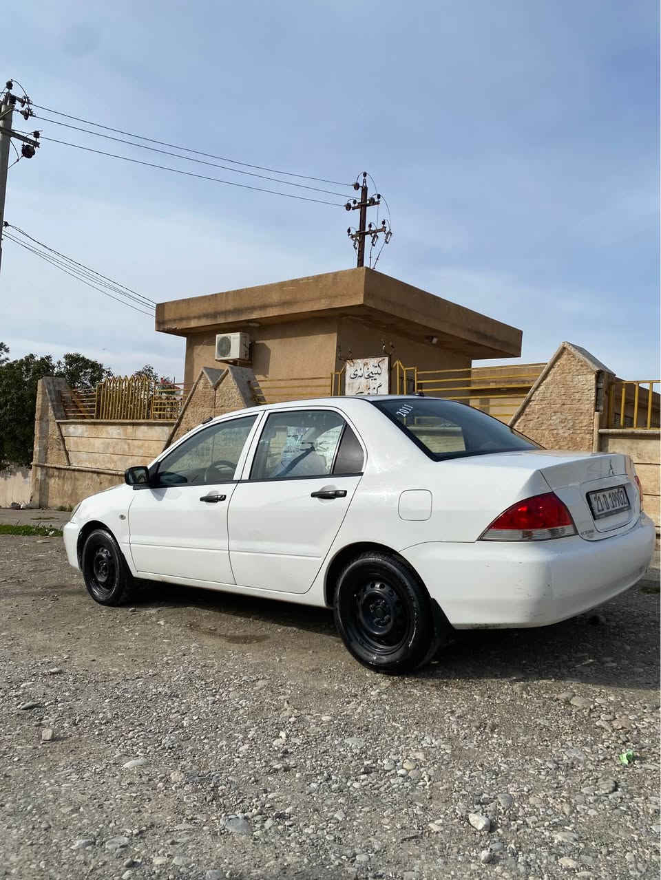 لانسەر مۆدێل ٢٠١١  مەکینە گچکەی گێر حادی ١٨٠ هەزاری هەقیقی ڕۆشتوە سارەی ماڵەوەیە بەناو خۆمانە دینارێک مەسروفی نیە یەک پاچەو نیوی بۆیاغە بە دو پارچە دەی فرۆشم گێرو مەکینەو تەحویلو غرامەو پێش و پشت بەشەرت ماڵی دۆستە )*********** Singapore
