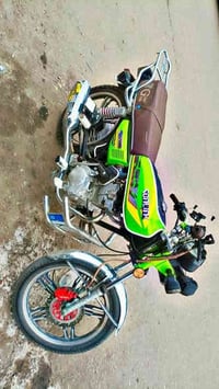 سيفان. موديل 24نضيفه. محرك ما مفتوح اوراق كامله سعر 690بيه مجال 077217...