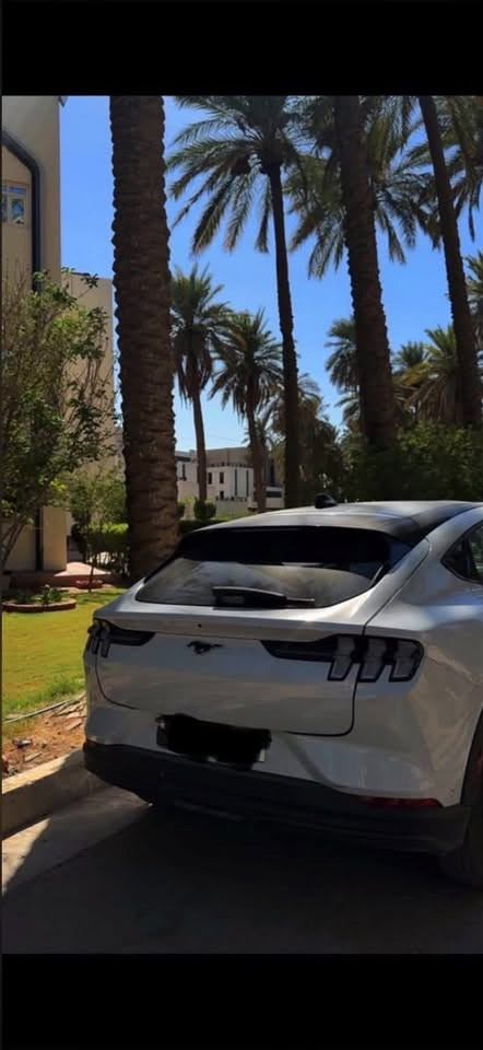 للبيع: فورد موستانج ماك-إي 2023 (Ford Mustang Mach-E)

* الموديل: 2023
* اللون الخارجي: أبيض
* كهربائية بالكامل (EV)
* نظام الدفع: خلفي (RWD)
* 
* عدد الأبواب: 5 أبواب
* عدد المقاعد: 5
* الممشى:46,000 كم
* شاشة وسطية كبيرة تعمل باللمس مع نظام SYNC 4A
* دعم Apple CarPlay وAndroid Auto
* كاميرا خلفية وحساسات
* مثبت سرعة
* دخول وتشغيل بدون مفتاح
* فرامل إلكترونية مع Auto Hold
* نظام استرجاع طاقة الكبح (Regenerative Braking)
* عدة أوضاع قيادة
* شحن AC وDC (الشحن السريع)
       تمشي بالشحنة 400 كيلو

مكان بغداد ***********
