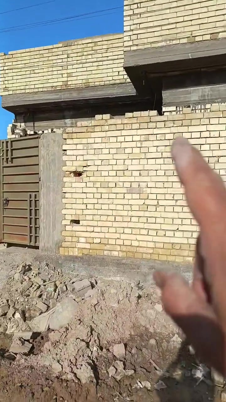 السلام عليكم اليوم عدنا قطعه ٢٠٠م سند ٢٥أقرار محكمه مشيد عليها بيتين كل بيت ١٠٠م مربع البيوت كامله ماعدا الكاشي والبياض البناء طابوق والارضيه رفت ماء وكهرباء وطنيه وسحب ونت وتبليط قريب على المدارس الكرفانيه العنوان بغداد جسر ديالى الجديد الكرغوليه نهاية شارع الملح على البزل بالبانزين خانه مالت الكرغوليه تفاصيل اكثر الاتصال على الرقم ***********بيه
