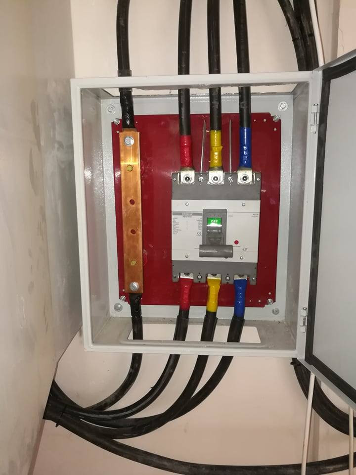 سلام عليكم اخوان اسطه كهربائي من درجه امتياز وبسعر اليريح الزبائن واتصال عالهاي رقم ***********
ومتفرغ حاليا
