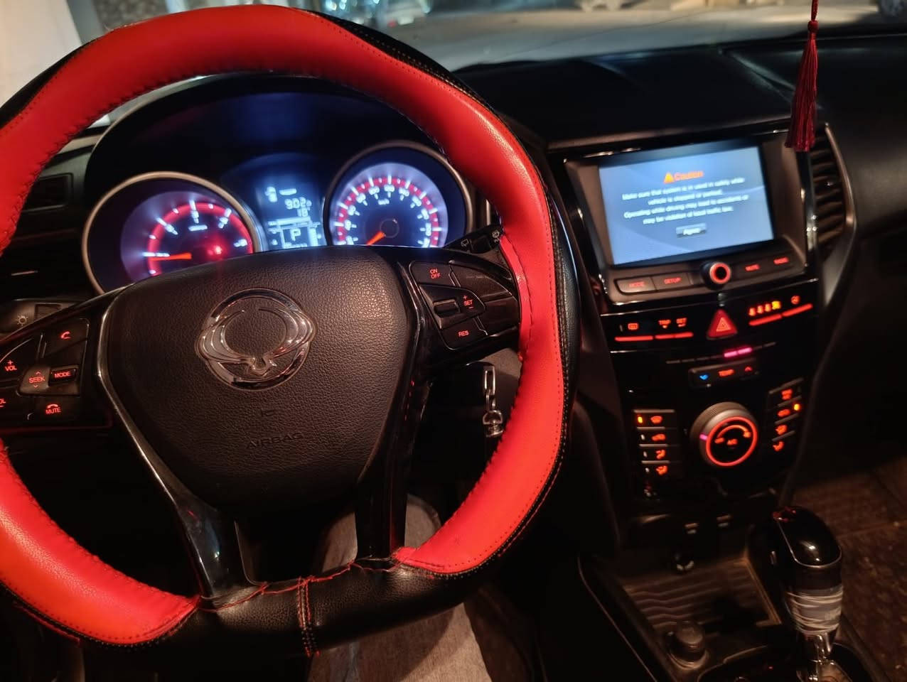 سان يونك XLV وارد كوري اصل
موديل 2016
صبغ فقط جاملغ إمامي بدون تبديل نفسها بلادي مصبوغ بسبب شخط 
بدون ضرر 
 بدون حالوب بدون رصعات بدون تبديل بدون تعديل بارد
سياره نظيف مال بيت
رقم اربيل رقم جديد باسمي
كير اتوماتيك
محرك كاز 
كير محرك بالشرط
سعر 95 وبي مجال بسيط
***********
عنوان كركوك كركوك, العراق
