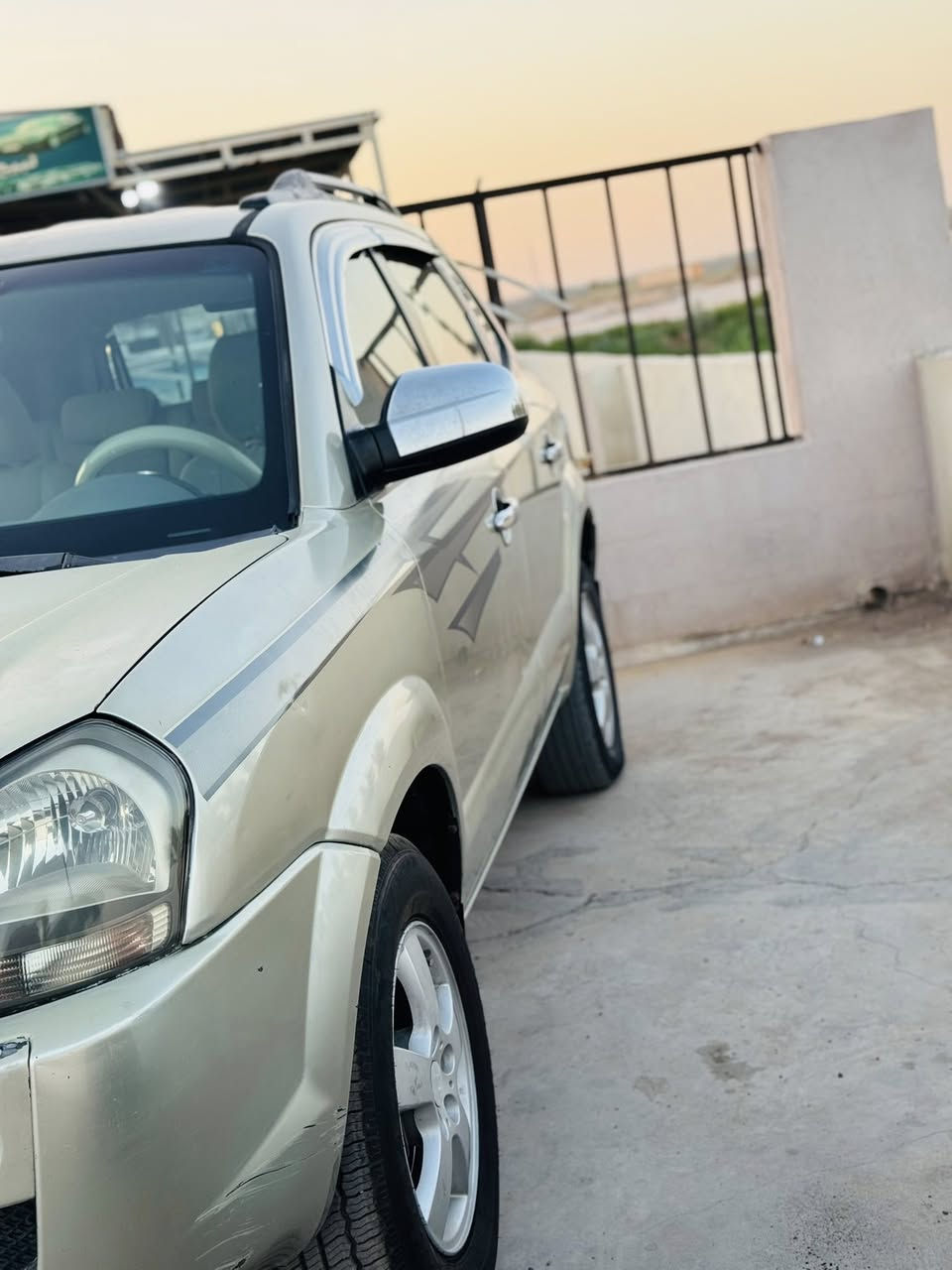 السلام عليكم 
توسان 2008 للبيع 
مكينه كير مكفولات 
تبريد ثلج تخم تاير وصدر جديد 
سياره مابيها برغي نقص 
رقم بغداد دولي تحويل ثاني يوم 
بيها 3قطع صبغ ابيع حزام 
ضرر جاملغ امامي فقط أمريكي 
لباقي كفاله بدون دواخل على الفحص 
مكاني ديالى الغالبيه 
السعر 85وبيها مجال بسيط لشراي 
استفسار *********** بي واتساب
