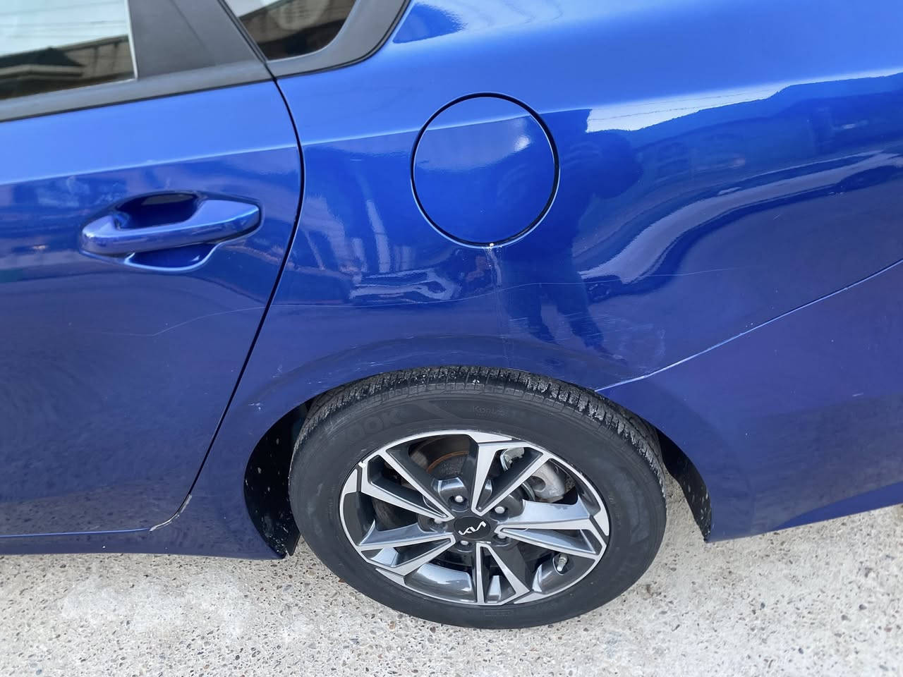 السلام عليكم 
فورتي موديل  2024  
ماشيه ١٨٦٠٠ 
رقم اربيل بأسمي  تحويل ثاني يوم موجود اروح احولك 
وارد امريكي ضربتها شبر بجاملغ  السايق  بسيط ومعمر  واكو شخط بباب السايق والباب الي وره السايق مثل ما موضح بالصور سيارة نظيفة ما متعوبه اخت الزيرو امانة الله جاهزة وكاملة على كد الدوام يوم اروح بيها ويوم اعوفها طابكة بالبيت من وره الازدحام  الصور كدامكم والسونار اخذته الها  من اشتريتها من صاحبها فلينة جك وسبير  موجودة وفلينه السبير الاصلية  هي جتي فارغة من اشتريتها موجودة هي والكتيب 
١٧٠ وبيها مجال بسيط للشراي متواجد 
واتساب وخط على هذا الرقم 
***********
الله يعمر حلالكم
