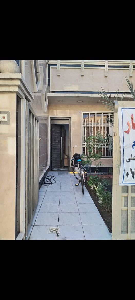 🛑🛑للبيع 🛑🛑
⭕موقع مميز تجاري 

⭕دار للبيع في حي البنوك شارع مركز القدس بمساحة 132م واجهة 4.35 م ونزال 30 م

⭕يصلح ان يكون مختبر او عيادة أسنان او مكتب او سكني مقابل بناية تجارية

⭕يحتوي على حديقة +صالة+3غرف نوم +مطبخ+حمامات عدد 2 طابق واحد فقط

للاتصال ***********
