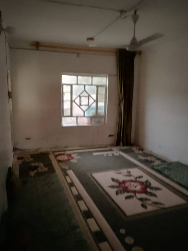 السعر 65 وبي مجال   بيت للبيع مساحه 150 متر طابو زراعي سند 25 يحتوي على غرفة نوم وصاله واستقبال ومطبخ وصحيات العنوان على ربيانه قرب مدير الناحيه على الشارع الرئيسي للاستفسار مراجعة مكتب حيدر السلطاني او لاتصال ***********
