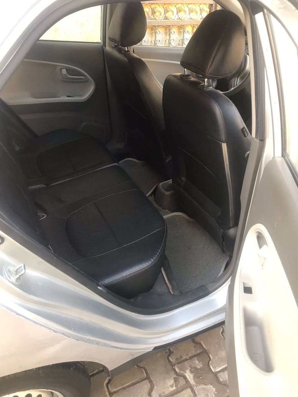 عندي اي تين مديل 2015
السياره مكفوله كفاله عامه 
لا صبغ لا تبديل 
صدر جديد داخله جديد 
سياره مال جناي 
ماشيه 40 الف حقيقي 
*********** 
الاسعر صاحب السياره رقمه يمك اتصل بي
