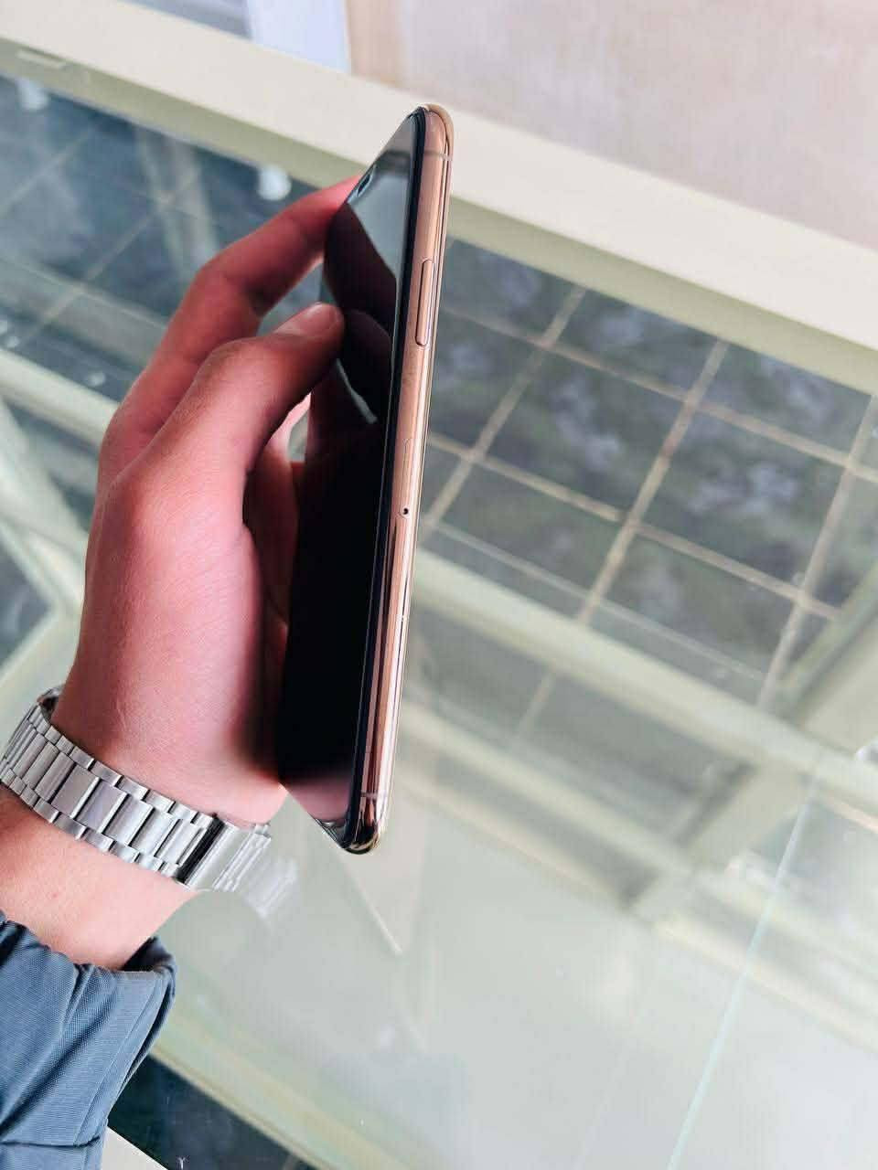 ايفون 11 برو ماكس ذهبي مميز شرط الجهاز ممفتوح
 كامل شغال فيس ايدي كامرات 
ذاكرة 265
بطارية 91 مرفوعه 95 انسى الصرف شرط حاسبه اذا بي شي مبدل تاخذ جهاز هديه
سعره 380
وبي مجال كلش قليل لان قطعه نادره 
تواصل خاص او على هاذه الرقم 
***********
