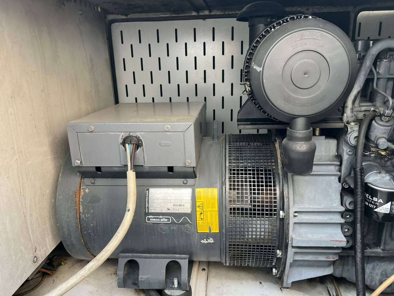 مؤليده دؤيس( DEUTZ )✅️4 سلندر✅️سوبه ر ، زه يتي ✅️ 60 KVA ✅️ كاتم أبيض سبي 
☎️کورك فايبر واتس اب ***********☎️
☎️اسیاسیل:Asiacell:***********
(ڤالڤو🇸🇪 بیرکنز🇬🇧 کمینز🇺🇲 دوسان🇰🇷 افیکو🇮🇹 دویس🇩🇪 مرسیدز🇩🇪 کاتلبیلر🇺🇲)
