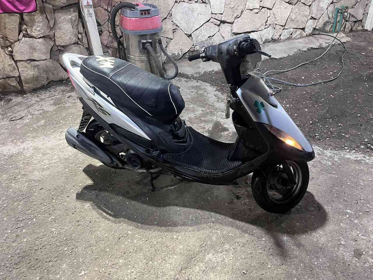 السلام عليكم دراجه ماكس عدله مديل 5 للبيع رمبه كفاله عامه من التاير للتاير ملاحً و ختم واحد ويه المكينه حته الشوته بيه ختم السعر 850 وبيه مجال رقمي ***********
