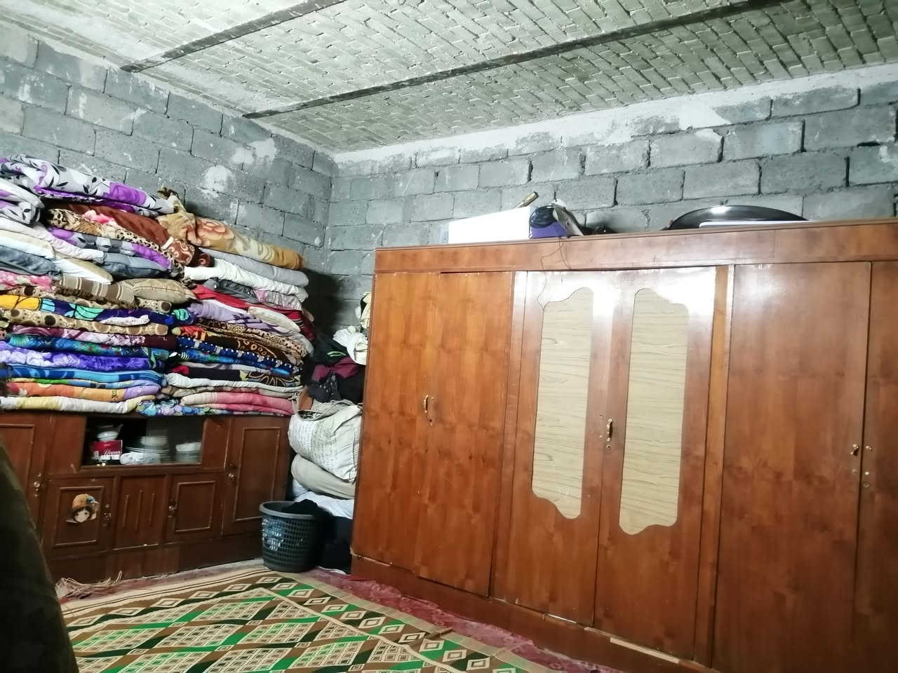 دار للبيع في المحموديه حي السيدة زينب خلف حي المرتضى المساحه ١٠٠ متر ٥ عرض ۲۰ طول غرفة وصالة واستقبال وصيحات السقف اعكاده سند ٢٥ زراعي مستعجل على بيعه الشراي يتصل على الرقم بي واتساب *********** السعر ١٥ مليون وبيه مجال
