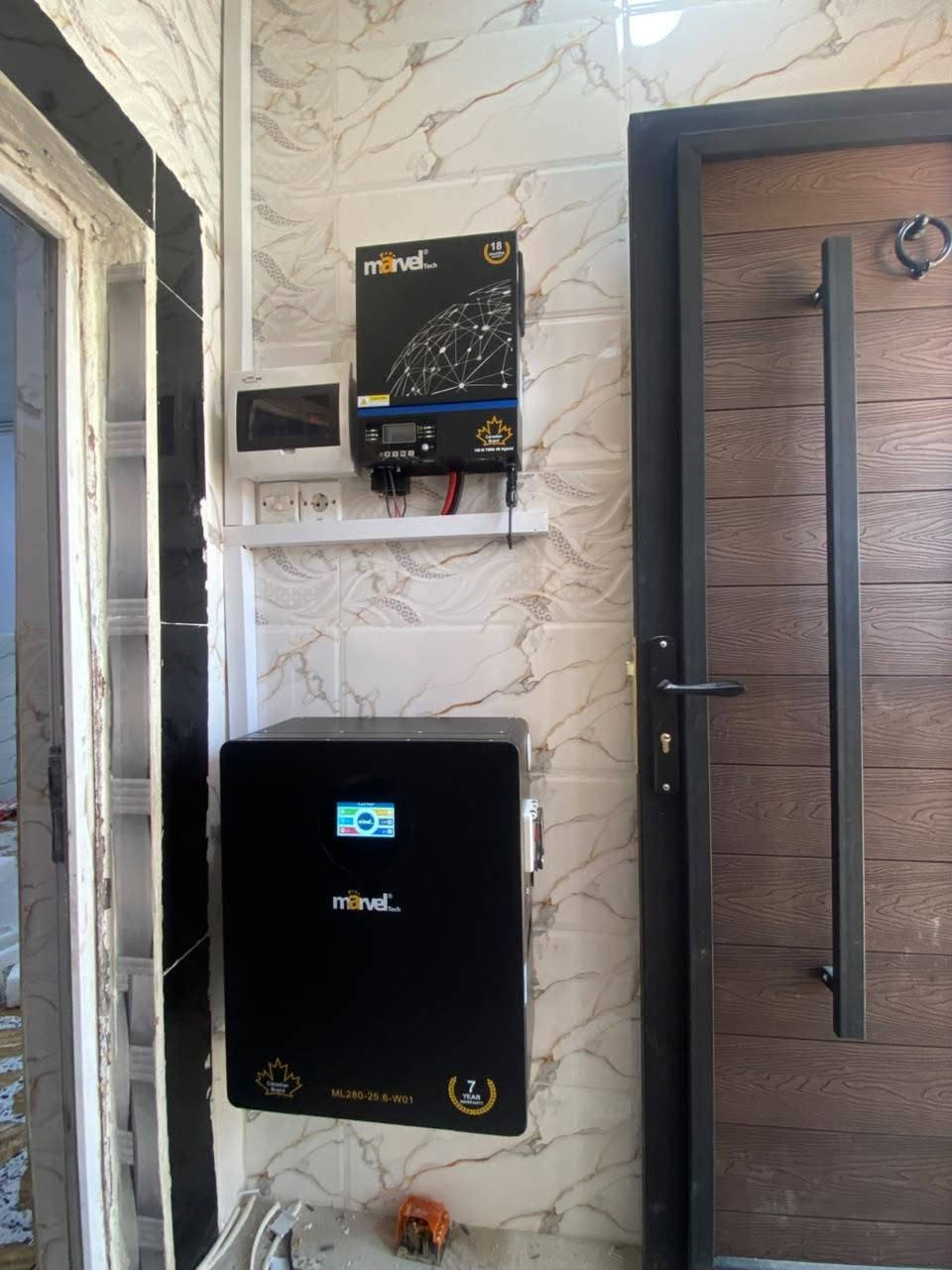 ☀️ شركة النور الهندسية للطاقة الشمسية ☀️
التميز في الأداء.. الرقي في التصميم 
(الحويجة حي العسكري) 

إذا كنت تبحث عن الجودة، الكفاءة، والجمال، فنحن خيارك الأول. تم تجهيز المنزل بمنظومة ذكية توفر:

⚡ 8 أمبير نهاراً

🔋 6.5 أمبير ليلاً

🔄 تناوب ذكي تلقائي مع الكهرباء الوطنية.

🛠️ المواصفات الفنية (مكونات عالمية)
الجزء التفاصيل والمميزات
الإنفيرتر Marvel ذكي (4KW) -  (ضمان سنة).
الألواح  16 بازبار لأعلى امتصاص. العدد 4 نوع لونجي 
البطارية ليثيوم Marvel 7.2KW) - عمر 8000 دورة، ضمان 7 سنوات، شاشة ذكية.
الهياكل حديدية ثقيلة مقاومة للصدأ ومصممة للظروف الجوية الصعبة.
التوصيلات كابلات DC أصلية (4 ملم) مع وصلات MC4 المخصصة.
🎁 عروض خاصة بمناسبة افتتاح موقعنا الجديد!
🛡️ ثقة | أمان | استفادة ⚡

📍 العنوان: الحويجة - قرب الدفاع المدني. 👷‍♂️ بإدارة: المهندس علي حسين.

📞 للتواصل والاستفسار:

اتصال: [***********]

واتساب: [***********]
