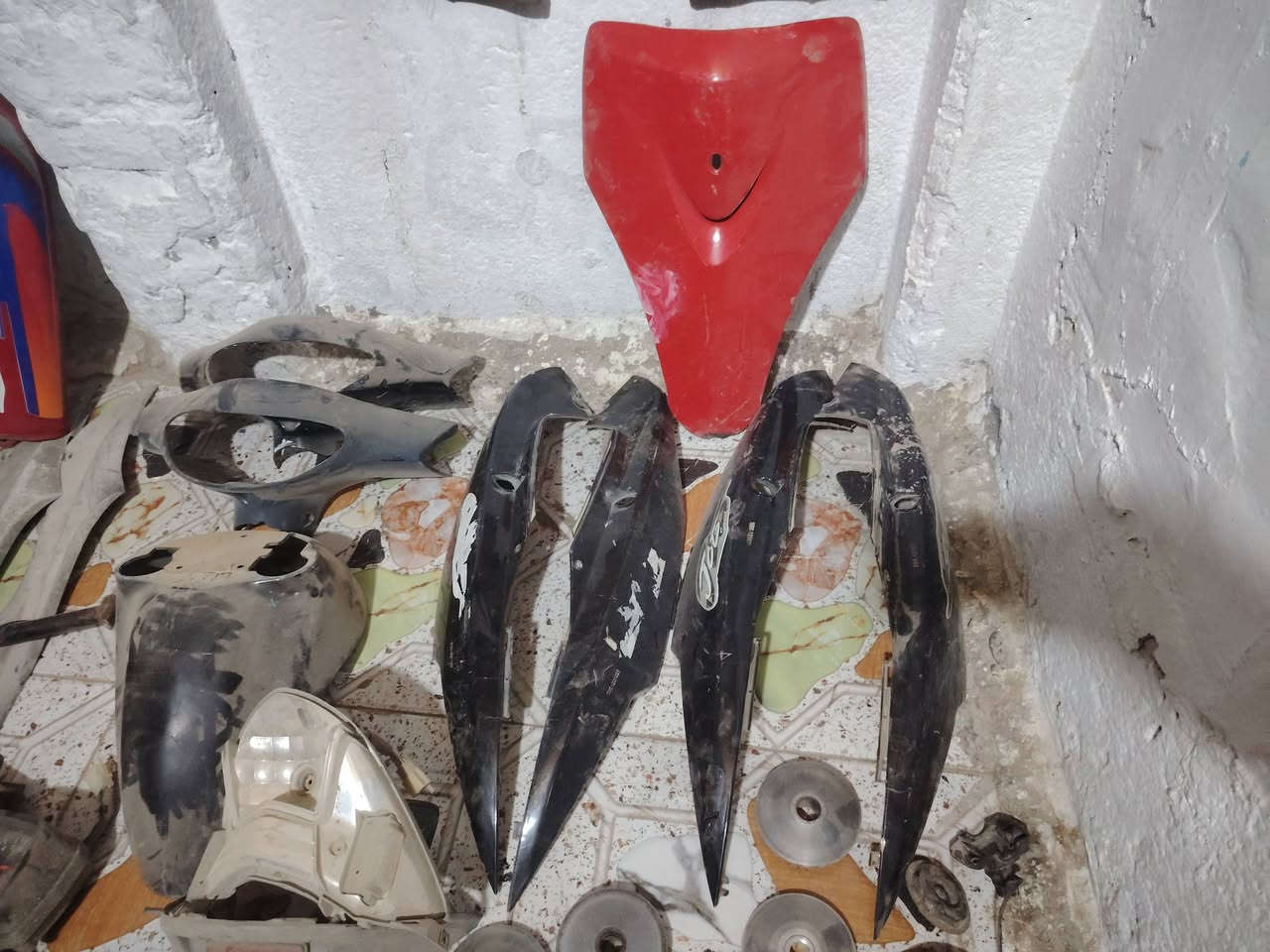 سلام عليكم غراض للبيع. تانكيات. وكشن. وكزوز. وعداد وكفرات. مال ماكس. ونواعم. مكاني ناصريه مركز ***********
