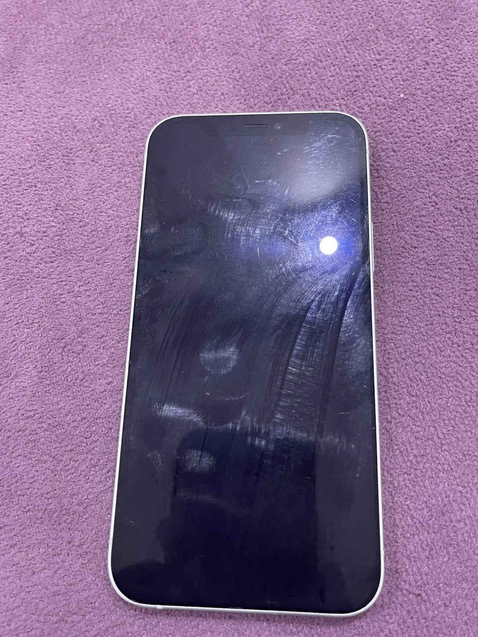 ايفون 12 مامفتوح لا شاشه ولا بطاريه بعده بلادي  بس  ظهر مفطور  128 بطاريه 76 بعده جهاز كلش نظيف شراي  يتصل *********** سعر 320بي مجال  لحد يقارن بمفتوح
