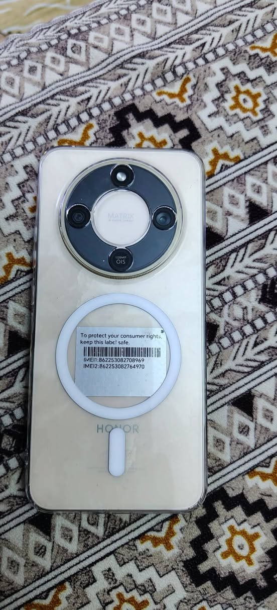 السلام عليكم  هونر x9d
ذاكره 256
رام 12+12 
بطارية 8300
 نظافة 100/100
غراضة كامل كارتون وشاحنة بلادي 
السعر 435 بي مجال الطيبي  وحك الجية
الاتصال *********** واتساب ايظٱ
مستخدم شهر ونص
