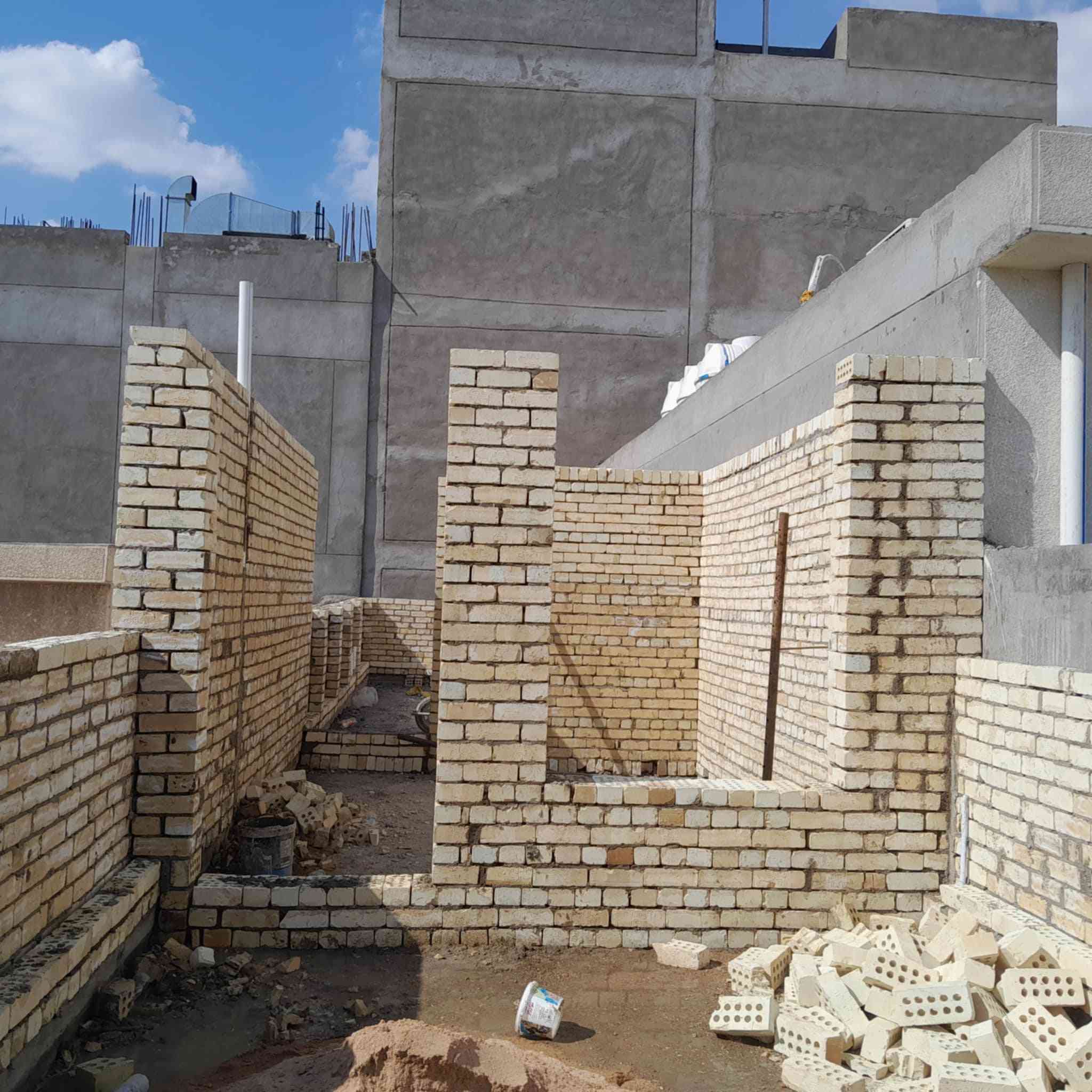 كادر بناء مصري شغل درجة اولى استلام مهندس مقيم في بغداد الجديده اسعار مناسبه التزم بالمواعيد هذا الرقم به وتساب ***********
