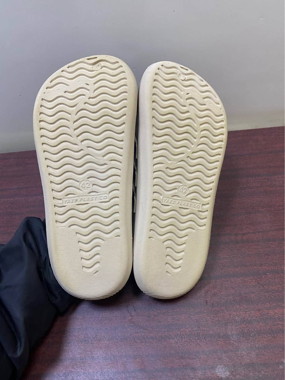 السلام عليكم 
كروكس اديداس جديد 
قياس 42
السعر 7 الاف 
مكاني بغداد بلديات 
رقمي ***********
يوجد توصيل 🚚 بغداد, العراق
