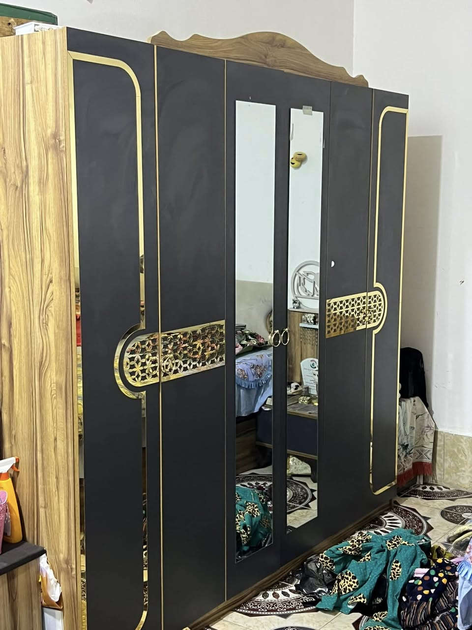 السلام عليكم أغراض بيت للبيع غرفة نوم تركي سعر الغرفة 600 وبيها مجال وديوان جديد  طولة 15 متر سعر الديوان 600 وبي مجال ميز طعام مع كراسي 4 سعر 100 وبي مجال وبلازمة 32 سعرها 125 وبيها مجال مكاني الزبير حي الخطوة للاستفسار الاتصال على الرقم ***********
