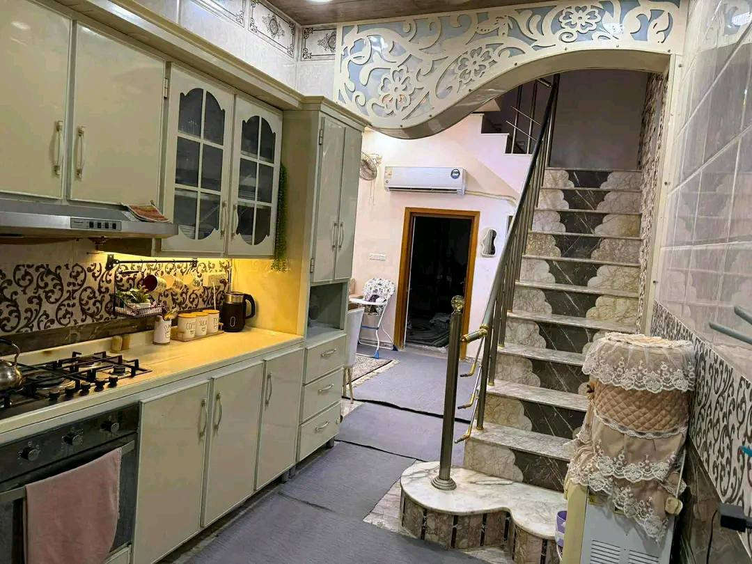 اعلان 
 اللهم صل ع محمد وال محمد 

بيت ب 36 مساحة 107 واجهه 6.5*16.5
قرب معمل  المرور جهه الحكم  
طابقين
 طابق الاول يتكون من غرفه وصاله ومطبخ واستقبال وصحيات داخليه وخارجيه 
________
طابق ثاني يتكون من غرفتين وصاله وصحيات 
________
حرمامطلوب 
بسعر 125 وبي مجال
تفاصيل اكثر مراجعه مكتب الساعي للعقار  
او الاتصال بالارقام التاليه 
***********
***********
***********
عنوان المكتب سايدين حي الشرطه مقابيل اسواق ريتاج 🧿
