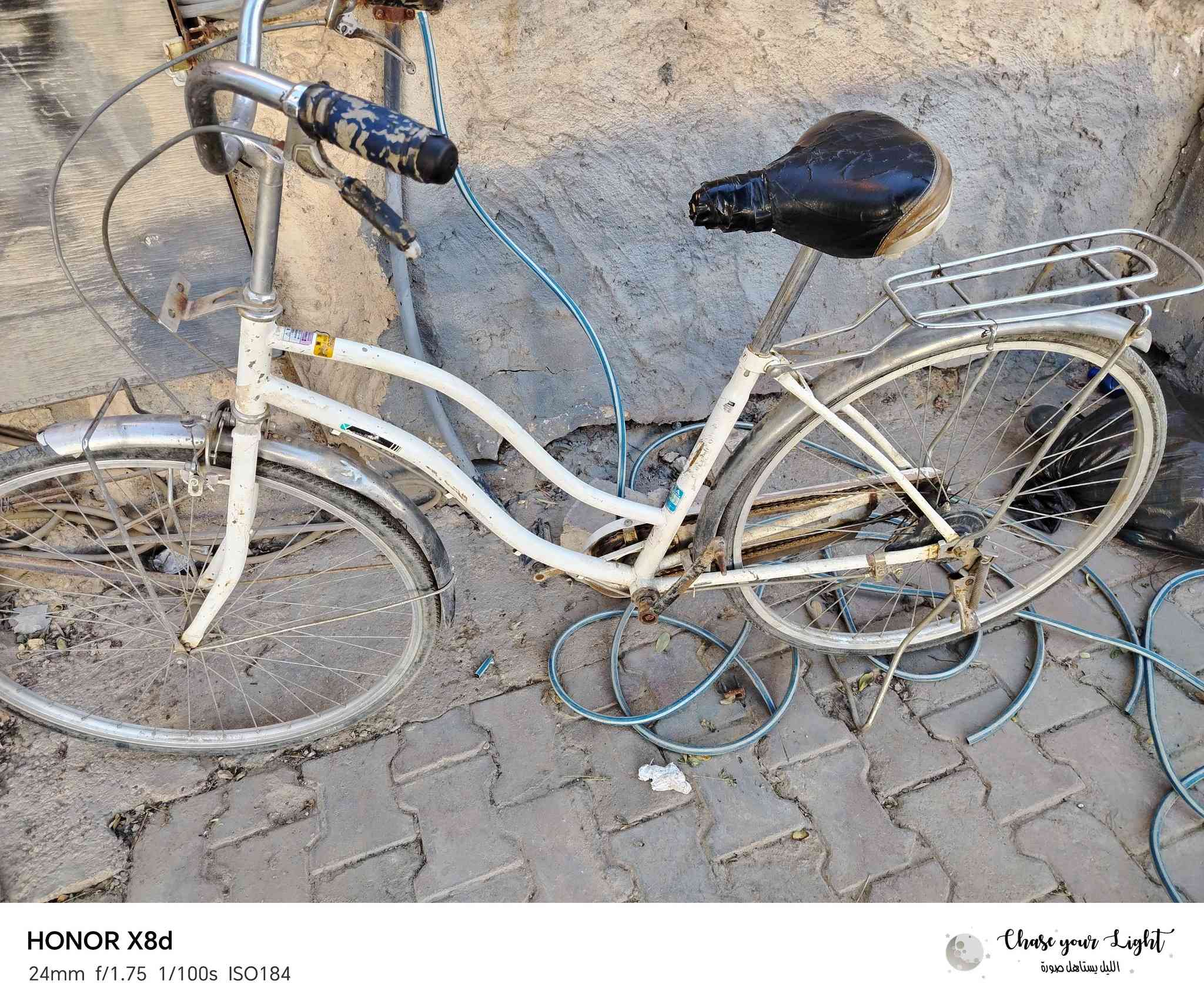 دراجة شحن 2026 بطارية ليثيوم استعمال ٤ أشهر بيها المرايا الجانبيه جهة اليسار مكسورة شحن يدوم أكثر من يوم 
السعر 900   . البايسكل حجم ٢٧ ياباني يحتاج له تصليح شي بسيط سعره 35 وبين مجال بسيط 
***********
