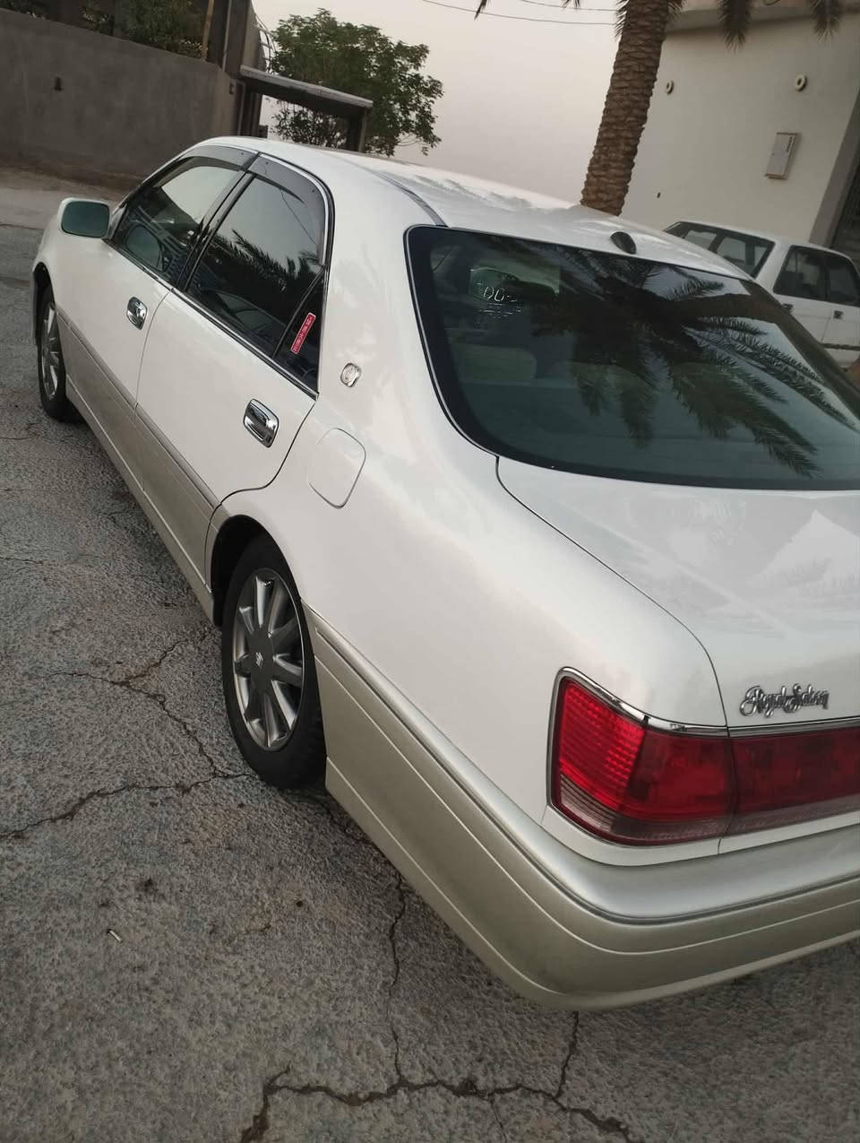 ﷽
السلام عليكم ..  كراون  ((   ملكه.  ))
للبيع ملكه.  رقم كركوك نكليزي تسجيل جديد دخول جديد   هزه جديده 
 موديل 2003 _اصل 
تحوير فوك وجوه نجف
مكينه. دي فور الكبير جديده 
شاصي 75. 
كير مكينه حداديه كله جديد 
وكاله  ثاني يوم  ارقام حديد 
كفاله . كص ونقل جثه وضربه فقط جاملغ بارد بصيط  لون ابيضّ محجل. 
سياره جديده كلش كلش وحلوه 

✅  ♕  المواصفات ♕
✅       : 3 دكم   :
✅   كرستال اصل
✅ ستيران كهربائي 
✅  كشنات أربعه كهربائي
✅  مري شفط بلاد  
✅  تحكم  خلفي كامل بلصوت  
✅   دمام خلفي  
✅مثبت سرعه
✅ غرفة بيجي  وصاج ملكي 
✅ سييدي 6. اقراص
✅ ويل كب نجمه
✅ برده خلفيه 
✅ قواعد ارقام أصلي
 وبعد بيهه مواصفات م
السعر تصل وشلع عيوني 
 كلشي اكو بل سوك وحسب نضافه 
وحسب النظافه 
العنوان : نجف الأشرف 
ل اتصال 📞 ***********
