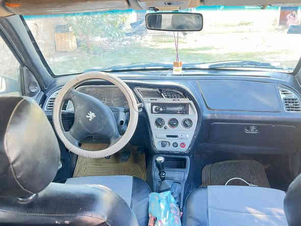 السلام عليكم بيجو ٣٠٦ رقم انبار دولي مصطره بسمي تريد تحويل تريد وكاله بيها صبغ جاملغات وبونيد والباقي شوف العين بيع او مراوس وانطي فرق حسب القناعه رقم ***********
