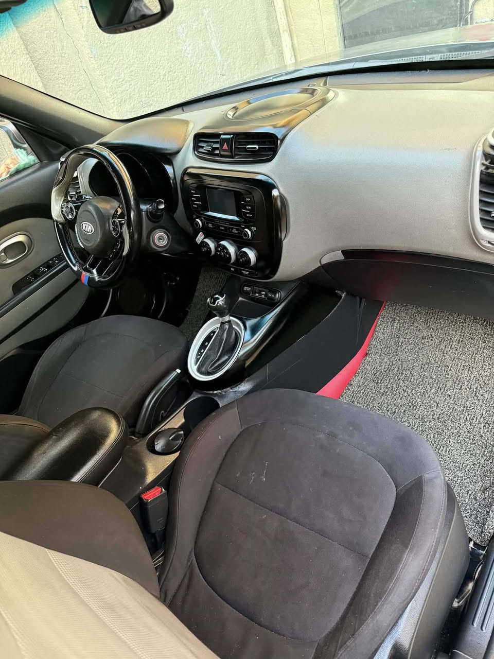كيا صول 2016 رقم بغداد باسمي انكليزي 
مكينه كير تبريد مكفولات تخم تأير حداديه جديده سياره بدون اي ضرر داخلي جاملغ باب السعر 95 ورقه ***********   المكان كربلاء الحسينيه.
