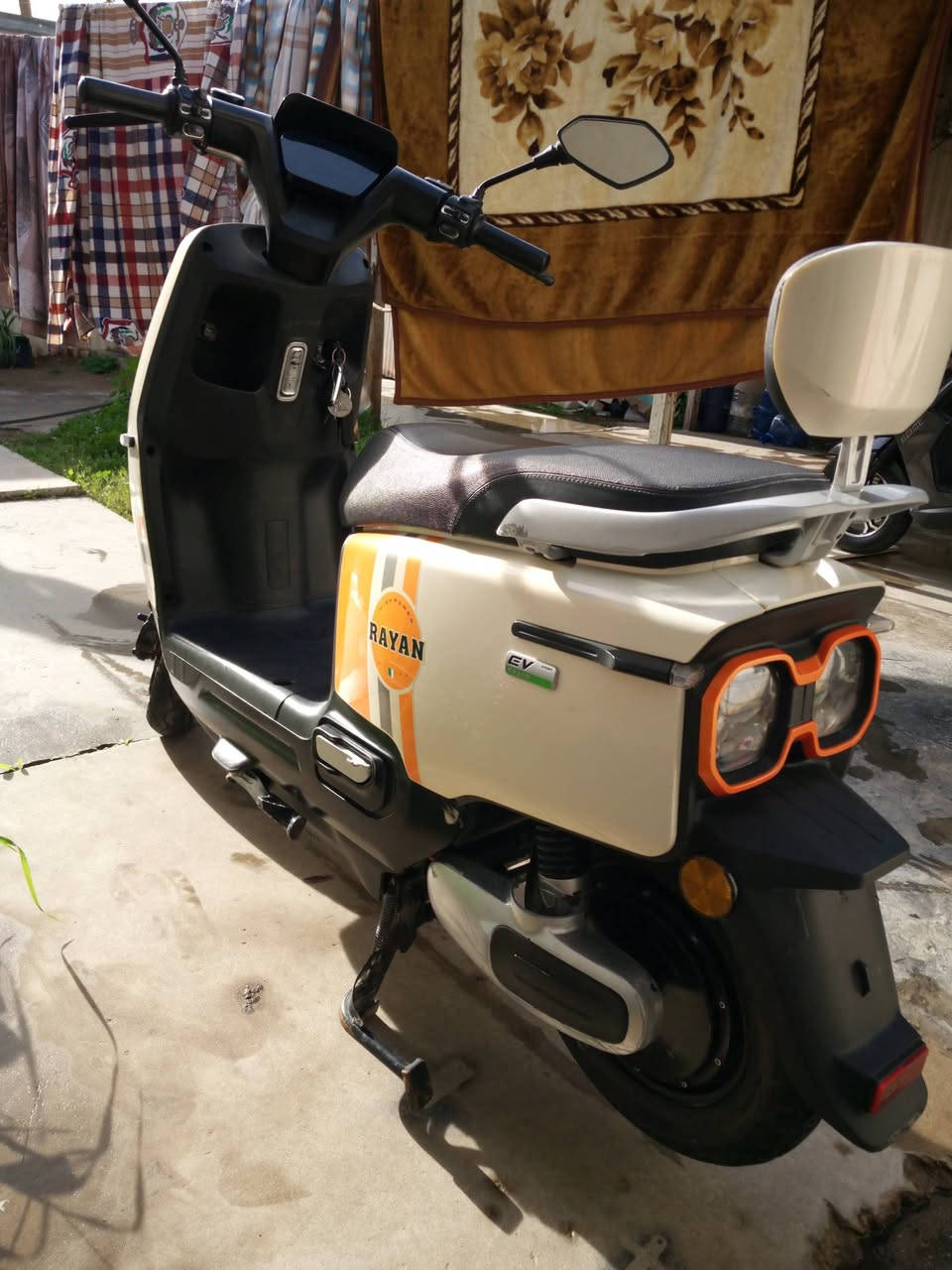 السلام عليكم ريان تالج للبيع ٦بطاريات كبار ٣نمر كير سرعه٥١دراجه نظيفه كلش معتني بيها سعرها ٦٥٠وبيها مجال نظام سرقه تشغيل عن بعد جوزه إطفاء كهرباء نظام دسك هدروليك امامي خلفي دراجه احلى من بصور بهوايه كولشي مناقصها مكاني بغداد قرب متنزه الزوراء اي استفسار *********** وتساب محمول لشراي فقط غير متواجد على فيس
