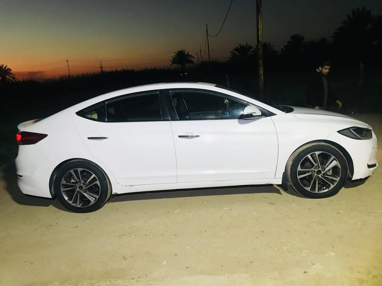 النتره 17  وارد خليجي    محرك 2000
رقم انگليزي     يوجد صبغ  باب الخلف الساق   

وبسمي تحويل ثاني يوم 

السعر 138 وبيه مجال 

رقم الهاتف.  ***********
