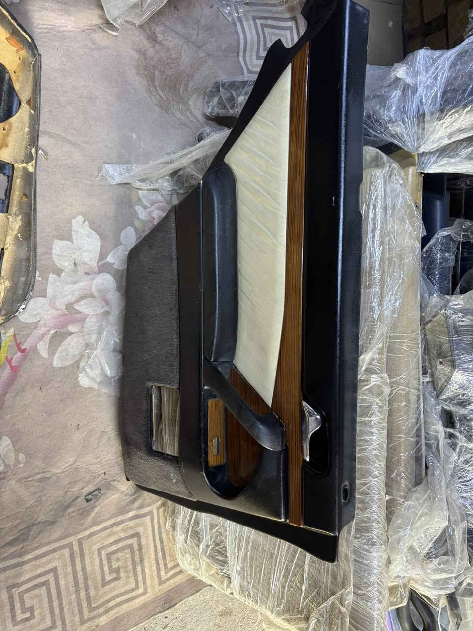 السلام عليكم تخم بطاين    عد  4 شبح  باب قصير  بيجي وارد بسعر مناسب جدا 

170 الف 

*********** تواصل واتساب 

متوفر توصيل
