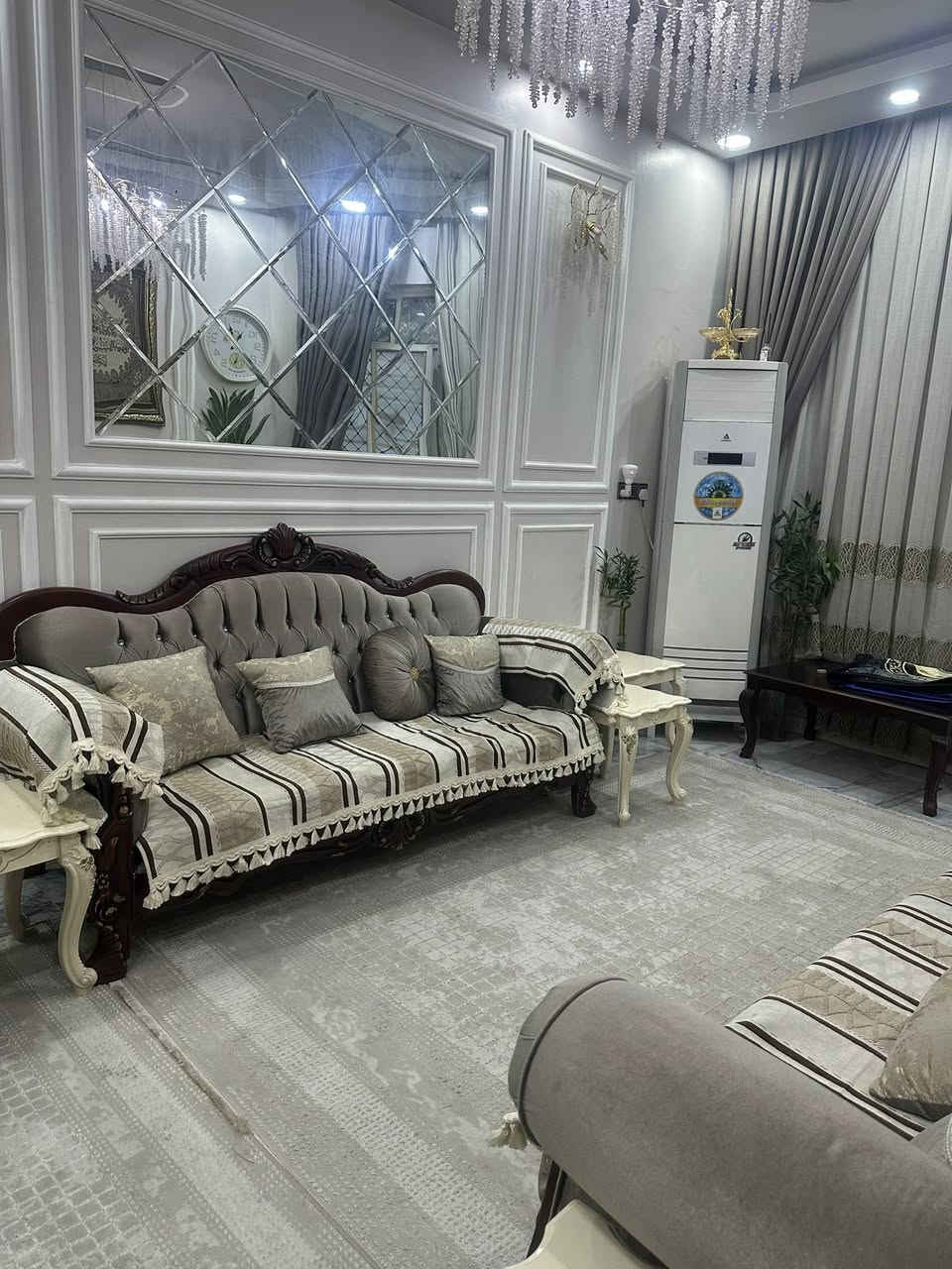 تخم تركي نضيف جدا 8 مقاعد السعر 900 الف المكان بغداد الحرية الاتصال فقط ***********
