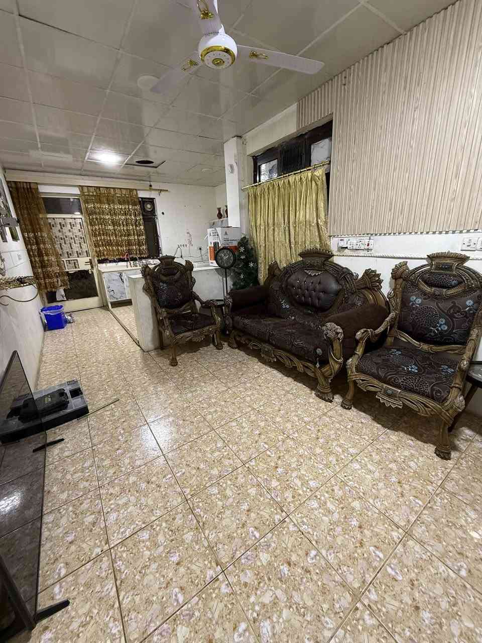 📍 البياع
قريب: ابن سينا والمستنصرية (5 د مشي)
والفراهيدي (10 د مشي)
🏠 شقة مؤثثة بالكامل
غرفتين + صالة + مطبخ + حمام
✨ شامل كهرباء 
👩‍🎓 السكن: كل بنتين بغرفة
💰 الإيجار: 250 ألف للنفر
📞 للتواصل: ***********
