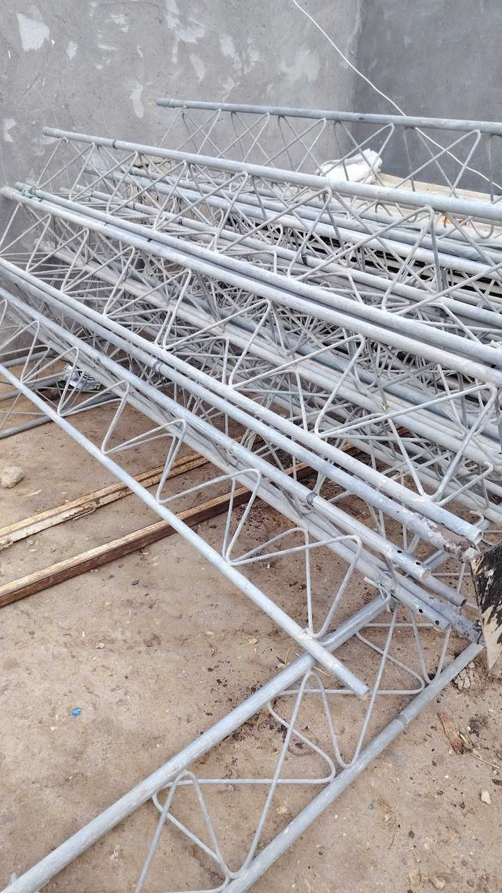 يتوفر حديد كرستا وعمل في جميع المحافظات وتنصيب وتفصيخ ونقل رقمي *********** اتصال واتساب موجود
