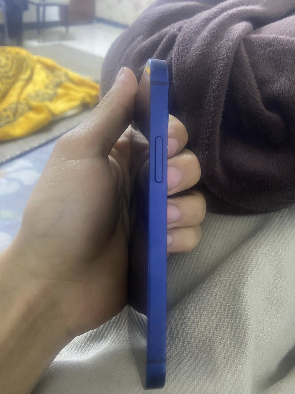 ايفون 12 مني ذاكره 128 مبدل بطاريه فقط ونسبه البطاريه 74 سعر 250 وبي مجال يوجد توصيل داخل بغداد هاذه رقمي *********** وذا تحب تعال اخذه من باب البيت الدوره المهديه
