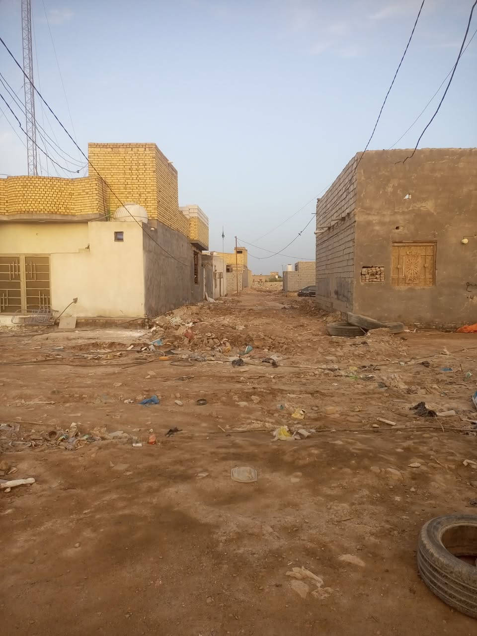 بيت هيكل للبيع حي الكرامه نهاية شارع العياده ***********
