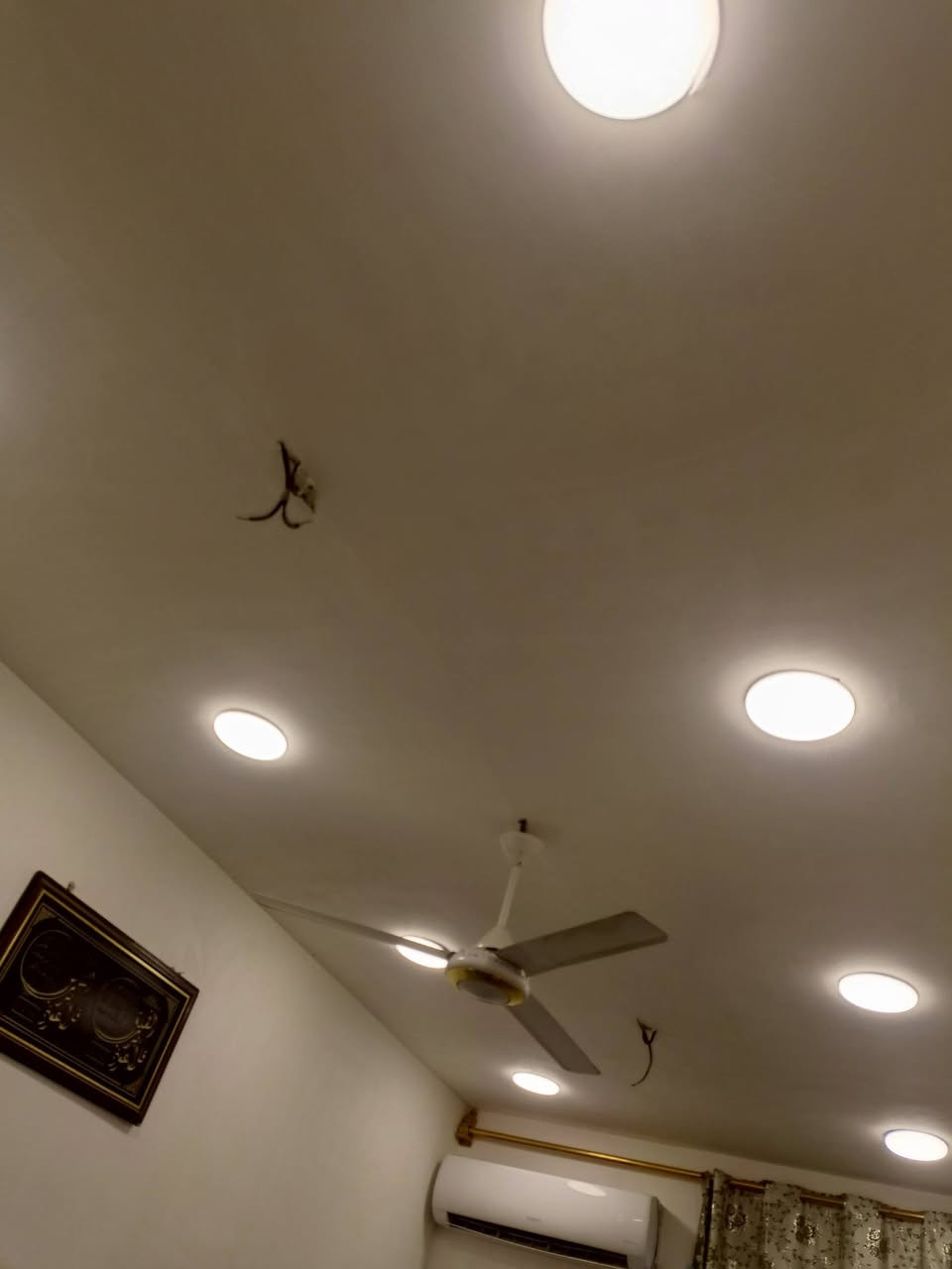 السلام عليكم بيت للبيع في بغداد المدائن الورديه مساحة 100متر زراعي ***********
