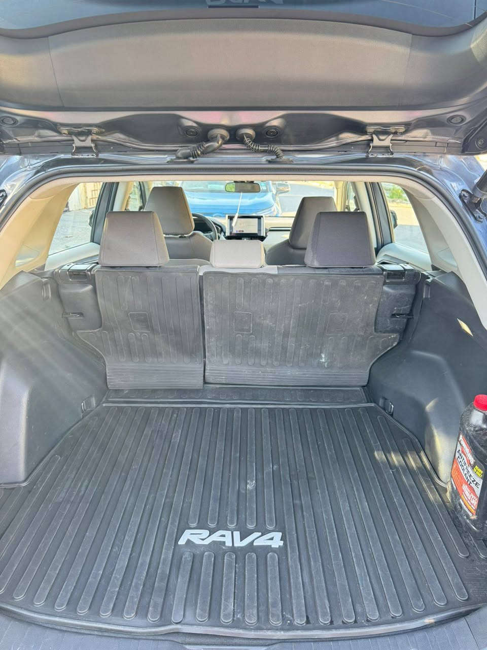 راف فور XLEهايبرد 
موديل 2023فول 
المواصفات :فتحه رادارات جانبية رادار امامي
كامره خلفيه 
داخل لونين 
كشنات تدفئه تبريد 
سياره كلش جديده 
دخول جديد ع مشي امريكا 
ماشيه 31الف رقم الشاصي موجود وشوف الضرر 
وصور التصليح ومكان الصبغ هم موجود
ضرر السياره 
بنيد وخشم الشاصي الايمن كلش كلش بسيط 
مكان السياره الغزالية 
***********
السعر 235
