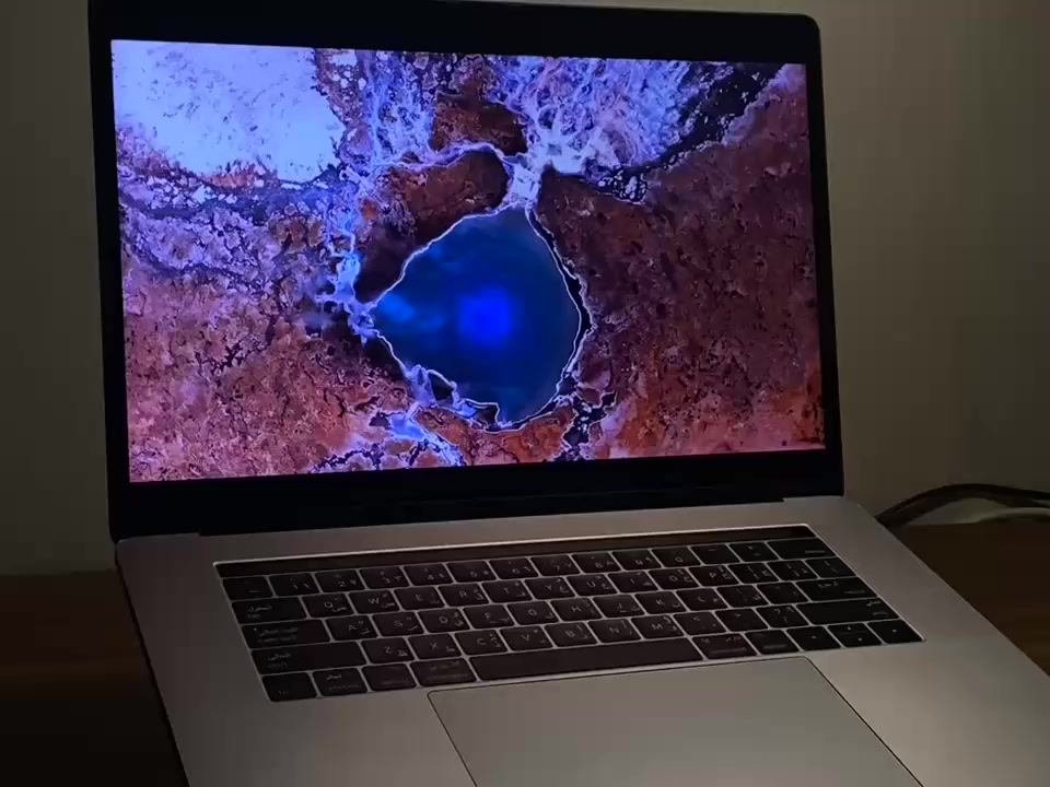💻 للبيع MacBook Pro 15-inch (2017)
لابتوب من شركة Apple بحالة جيدة ومناسب للدراسة، المونتاج، التصميم والبرامج الثقيلة.

المواصفات:
- الموديل: MacBook Pro 15-inch 2017  
- المعالج: Intel Core i7 رباعي النواة  
- سرعة المعالج: 2.9 GHz  
- عدد الأنوية: 4 Cores  
- الذاكرة (RAM): 16 GB  
- L3 Cache: ‏8 MB  
- Hyper-Threading: مفعّل  
- النظام: macOS  

✔ شاشة كبيرة وواضحة 15 إنج  
✔ أداء قوي للتصميم والمونتاج وبرامج الهندسة  
✔ مناسب لبرامج مثل Final Cut و Photoshop و DaVinci Resolve  

📍 الجهاز يعمل بشكل جيد  
📩 للمهتمين يرجى المراسلة على الخاص

*السعر: (٤٥٠)


**إذا كنت صاحب هذا الإعلان وتريد حذفه لأي سبب، رجاءا أرسل رسالة إلى الدعم الفني**